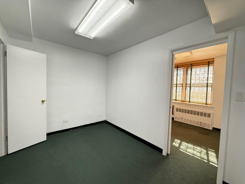 More Photos Of 10025 Queens Blvd, Forest Hills Apartments For Sale