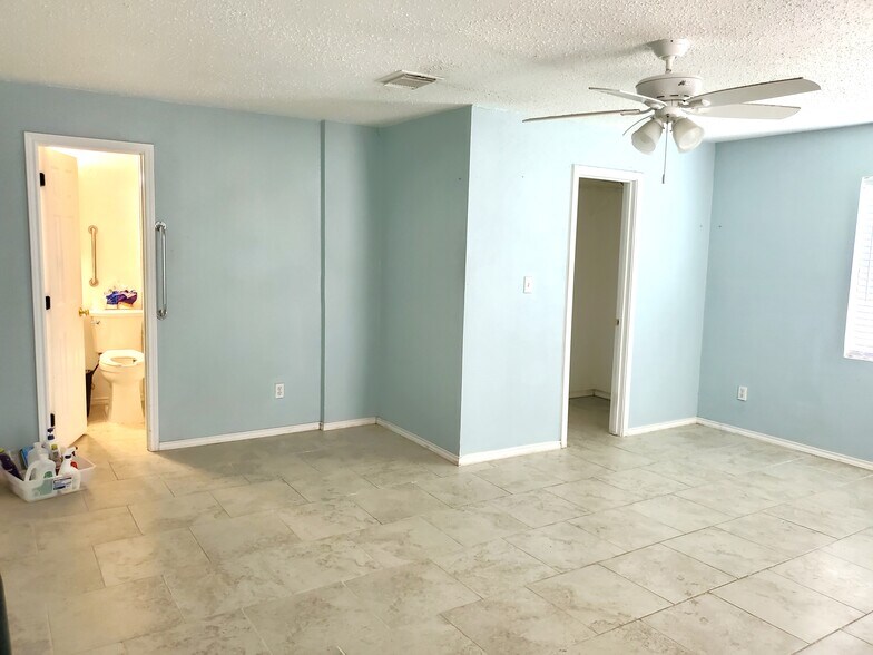 More Photos Of 3135 Golfcrest Blvd, Houston Storefront Retail Residential For Sale