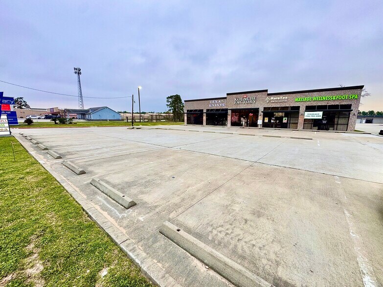 More Photos Of 1395 Northpark Dr, Kingwood Freestanding For Lease
