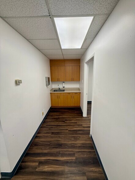 More Photos Of 908 S Parsons Ave, Brandon Medical For Lease