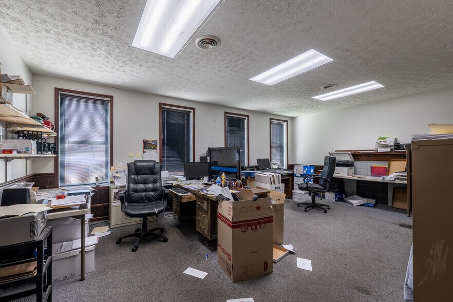 More Photos Of 24112 E 2nd St, Wellston Office For Sale