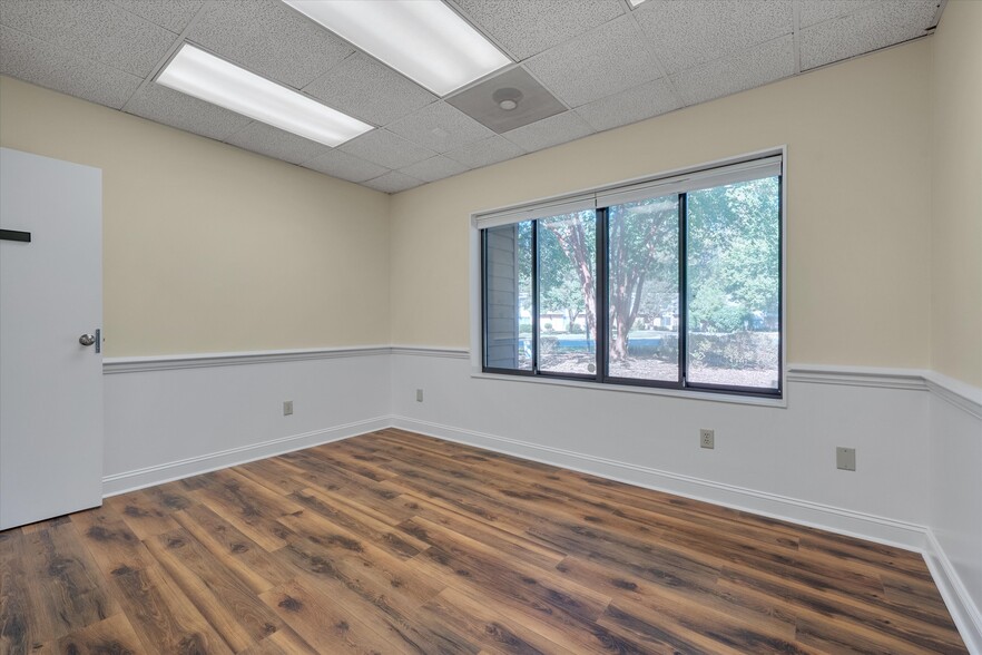 More Photos Of 1904 Front St, Durham Medical For Lease