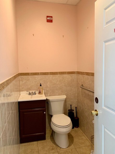 More Photos Of 1812-1814 Merrick Rd, Merrick Office For Sale