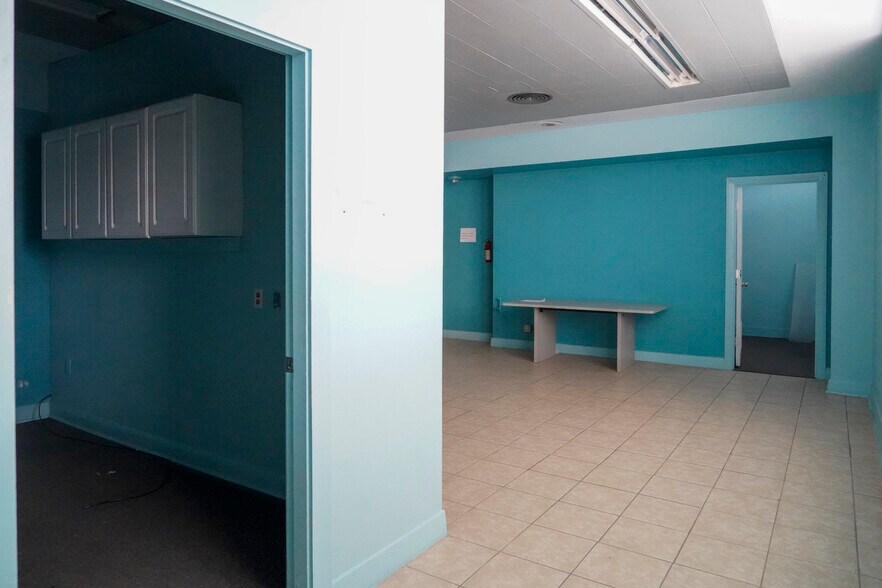 More Photos Of 361 S Commercial St, Aransas Pass Freestanding For Lease