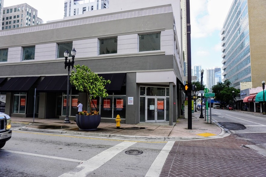 More Photos Of 39 NE 1st Ave, Miami Storefront Retail Office For Lease