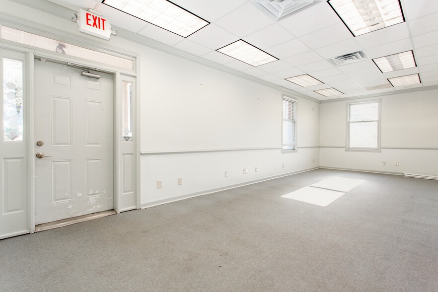 More Photos Of 316 W Pike St, Lawrenceville Medical For Lease