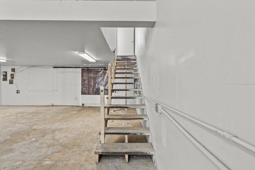 More Photos Of 6004 W Pico Blvd, Los Angeles Storefront For Lease