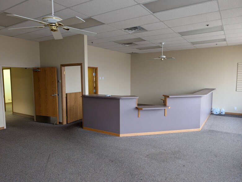 More Photos Of 2025 S Broadway St, New Ulm Freestanding For Lease