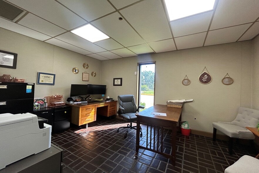 More Photos Of 198 Trojan St, Mount Sterling Industrial For Lease
