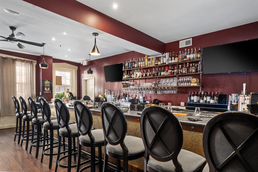 More Photos Of 110 S Pitt St, Alexandria Storefront Retail Residential For Sale