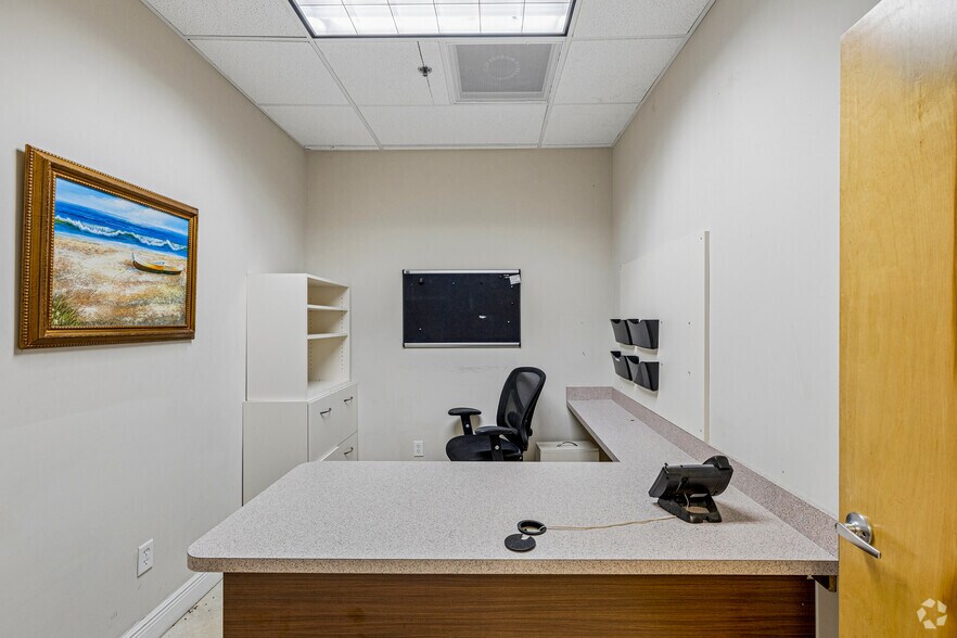 More Photos Of 740 NW Enterprise Dr, Port Saint Lucie Manufacturing For Lease