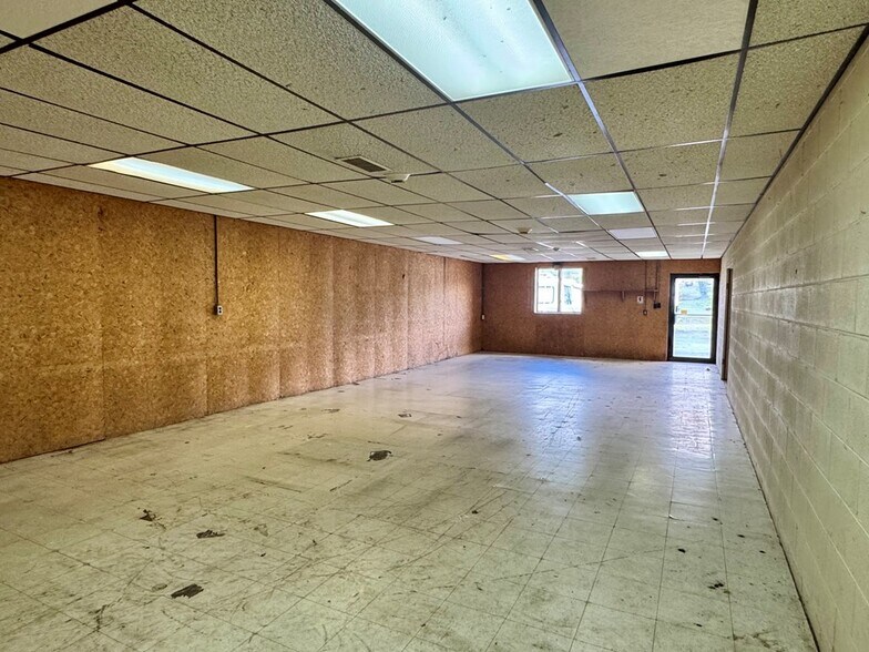 More Photos Of 868 State Route 3 and 12, Hinton Flex For Sale