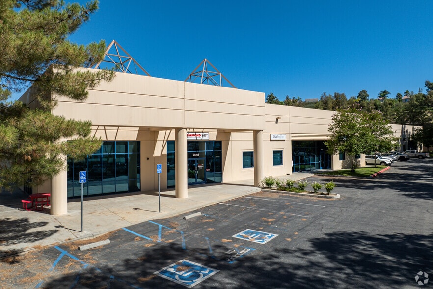 More Photos Of 28303-28319 W Industry Dr, Valencia Warehouse For Lease