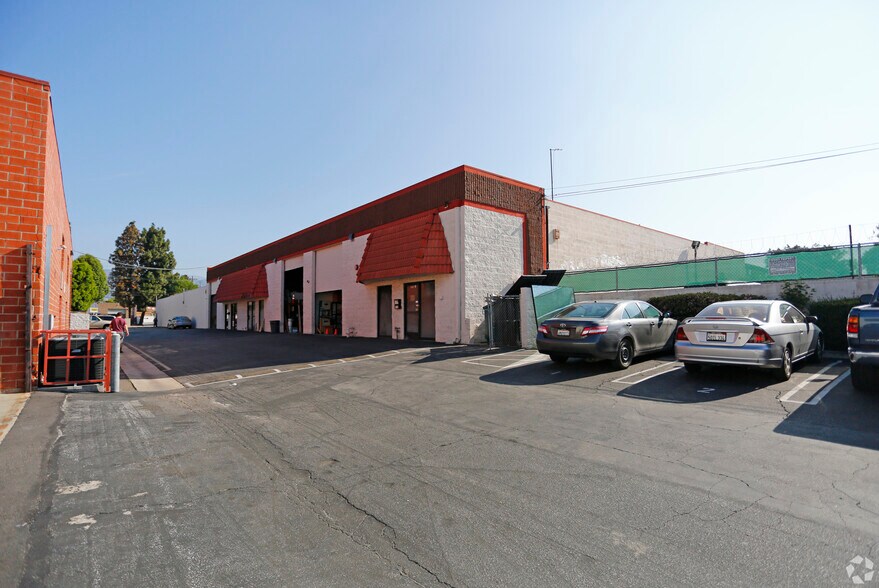 More Photos Of 373 W Palmer Ave, Glendale Warehouse For Lease
