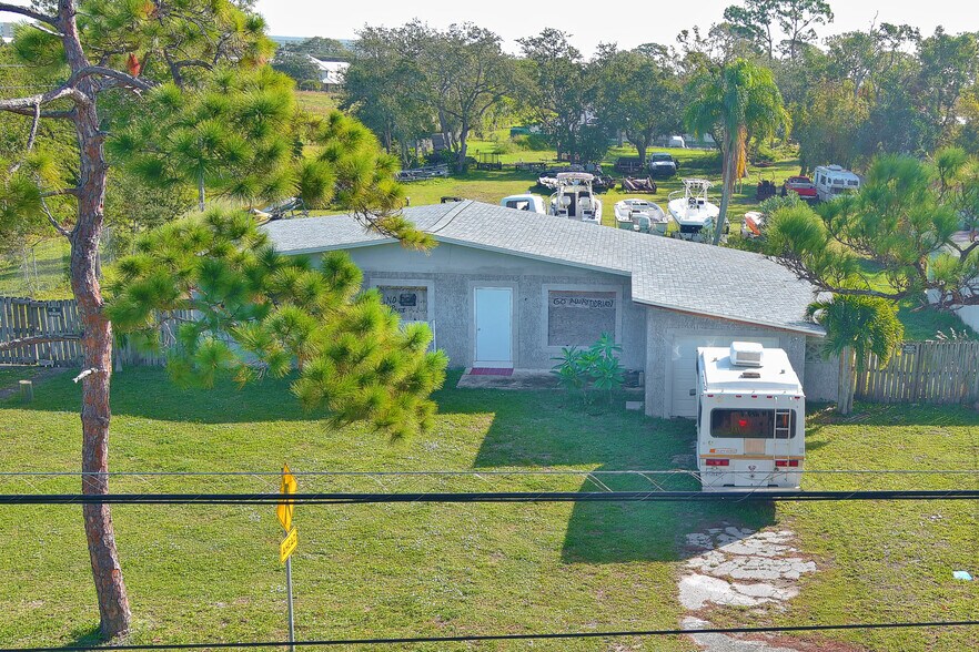 More Photos Of 420 S Plumosa St, Merritt Island General Retail For Sale