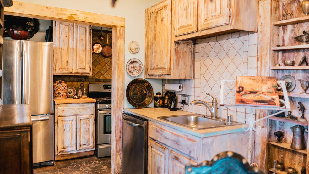 More Photos Of 5506 Venice Blvd, Los Angeles Specialty For Lease