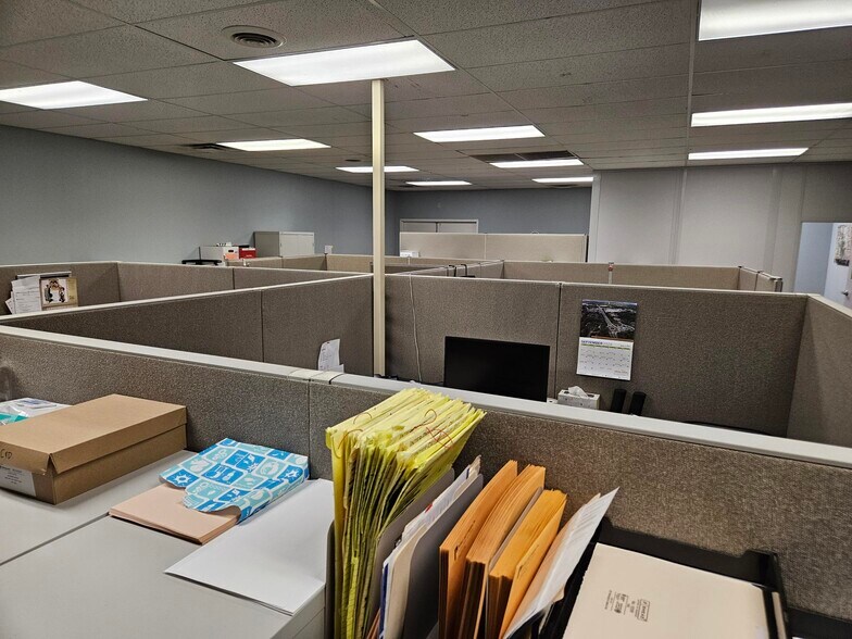 More Photos Of 10855 Indeco Dr, Cincinnati Office For Sale