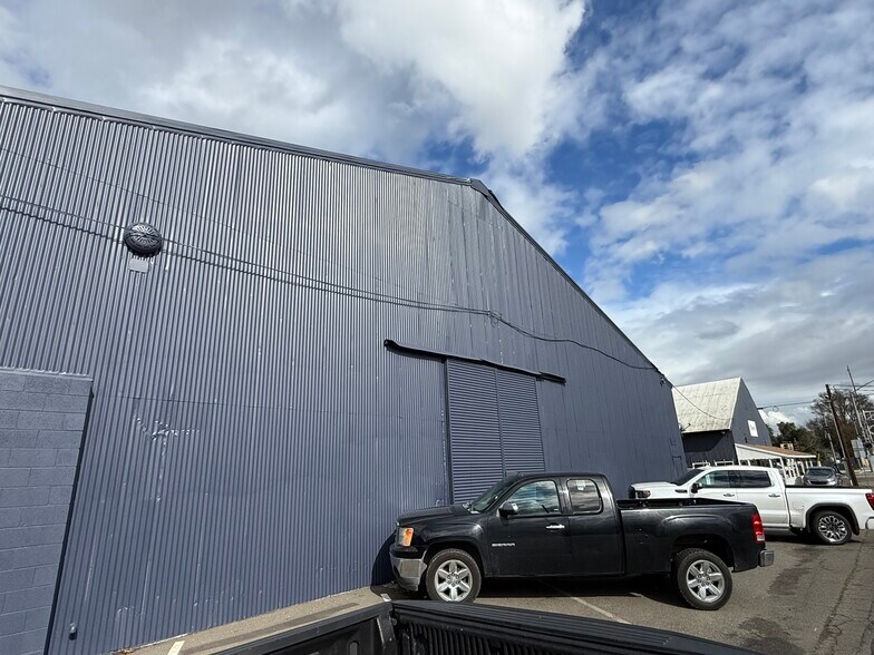 More Photos Of 1107-1111 Gibson Rd, Woodland Warehouse For Sale