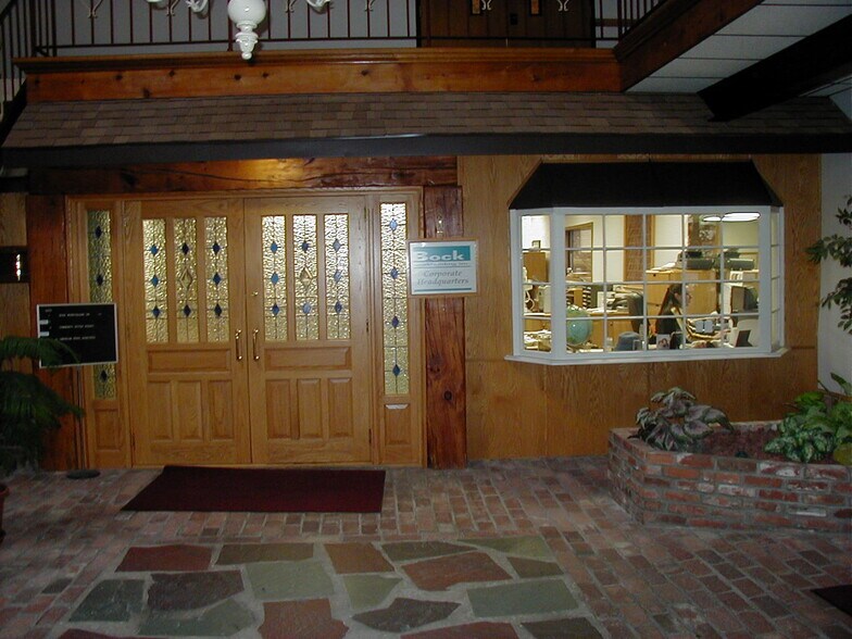 More Photos Of 418 3rd Ave, Ford City Light Distribution For Lease