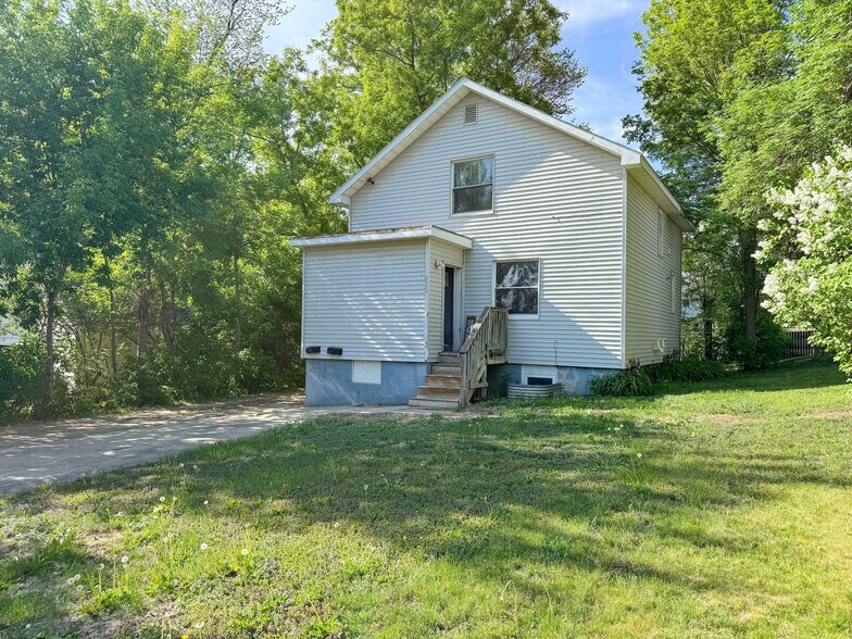 More Photos Of 822 W Maple Ave, Fergus Falls Apartments For Sale
