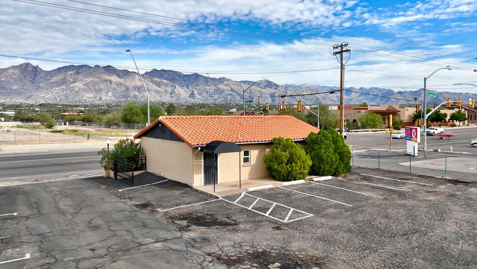 More Photos Of 3854 E Fort Lowell Rd, Tucson Freestanding For Sale