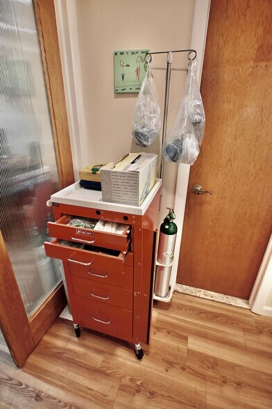 More Photos Of 4 Dearfield Dr, Greenwich Medical For Lease
