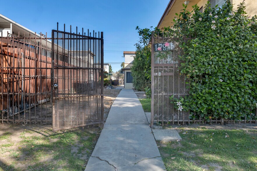 More Photos Of 17945 Roscoe Blvd, Northridge Apartments For Sale