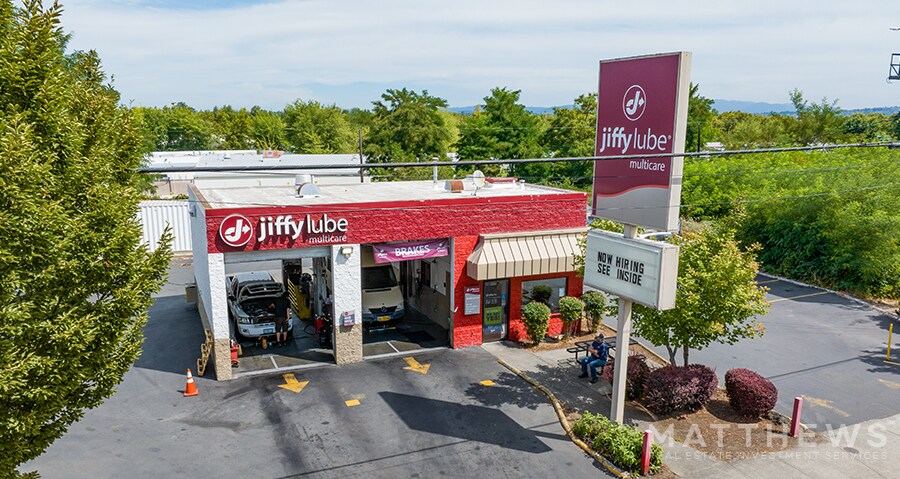 Primary Photo Of 11545 NE Sandy Blvd, Portland Auto Repair For Sale