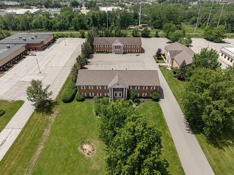 More Photos Of 30670 Bainbridge Rd, Solon Office For Sale