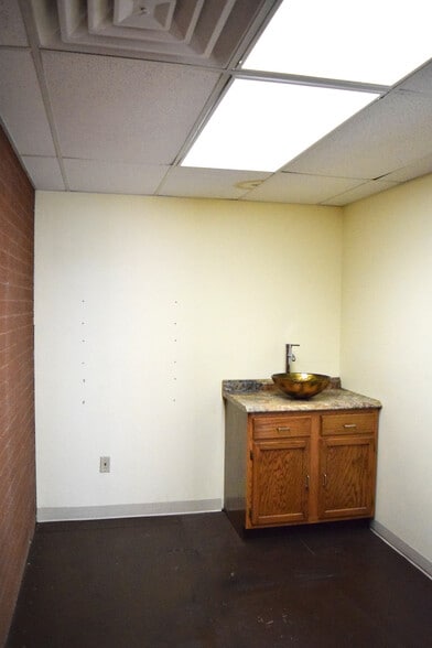 More Photos Of 1725 E Douglas Ave, Wichita Loft Creative Space For Lease
