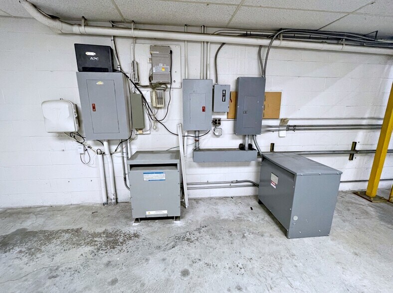 More Photos Of 34 Sullivan Rd, North Billerica Warehouse For Sale