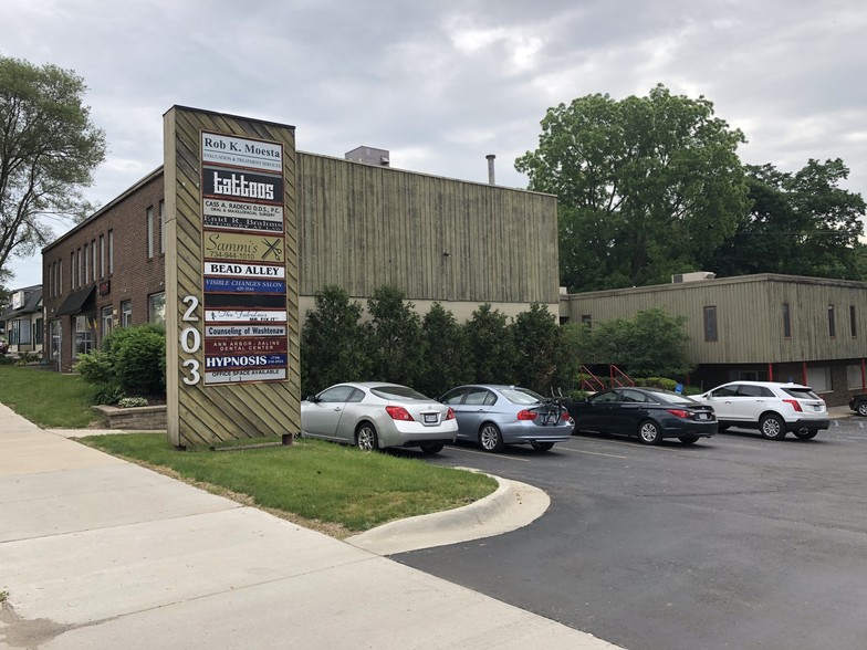 Primary Photo Of 203 W Michigan Ave, Saline Medical For Lease