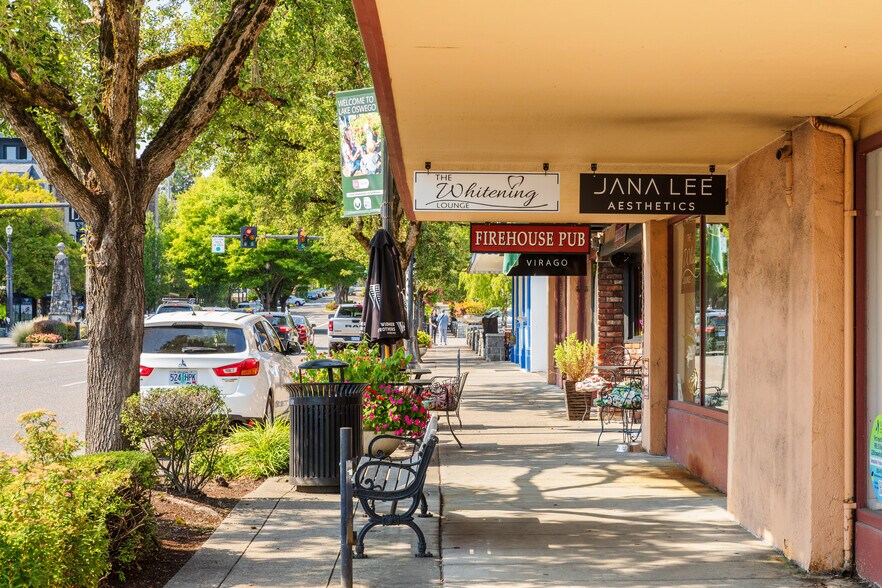 More Photos Of 402 N State St, Lake Oswego Storefront For Sale