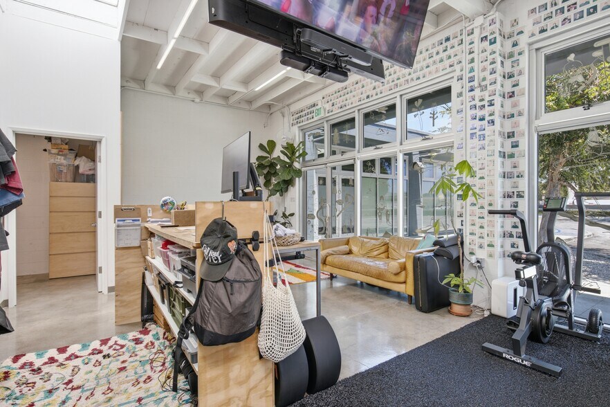More Photos Of 11461 W Washington Blvd, Los Angeles General Retail For Lease