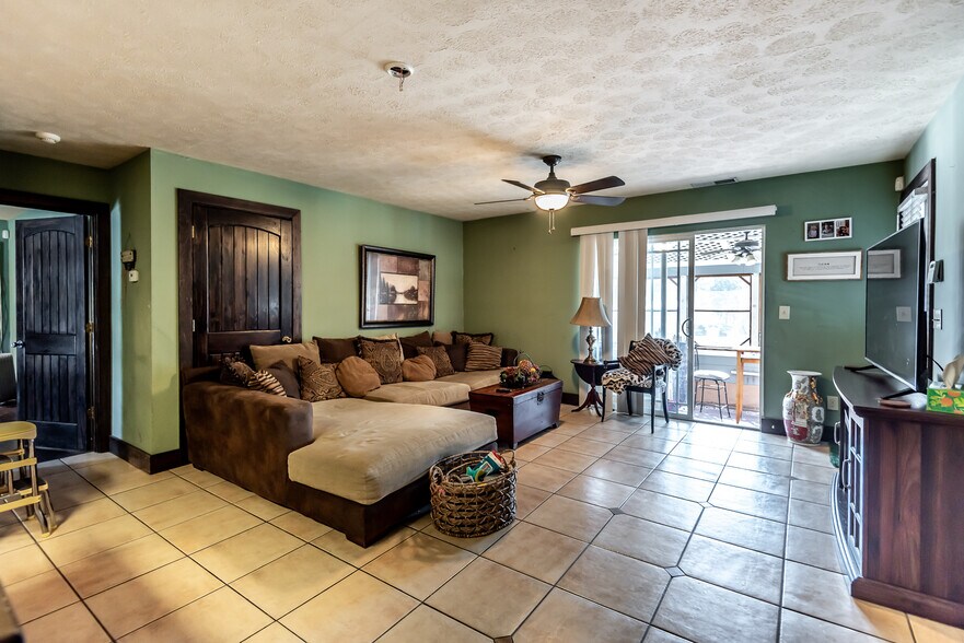 More Photos Of 5527 Oregonia Rd, Oregonia Restaurant For Sale