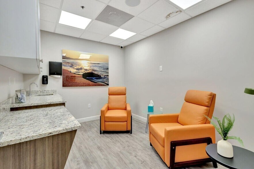 More Photos Of 402 SE 6th Ave, Delray Beach Medical For Sale