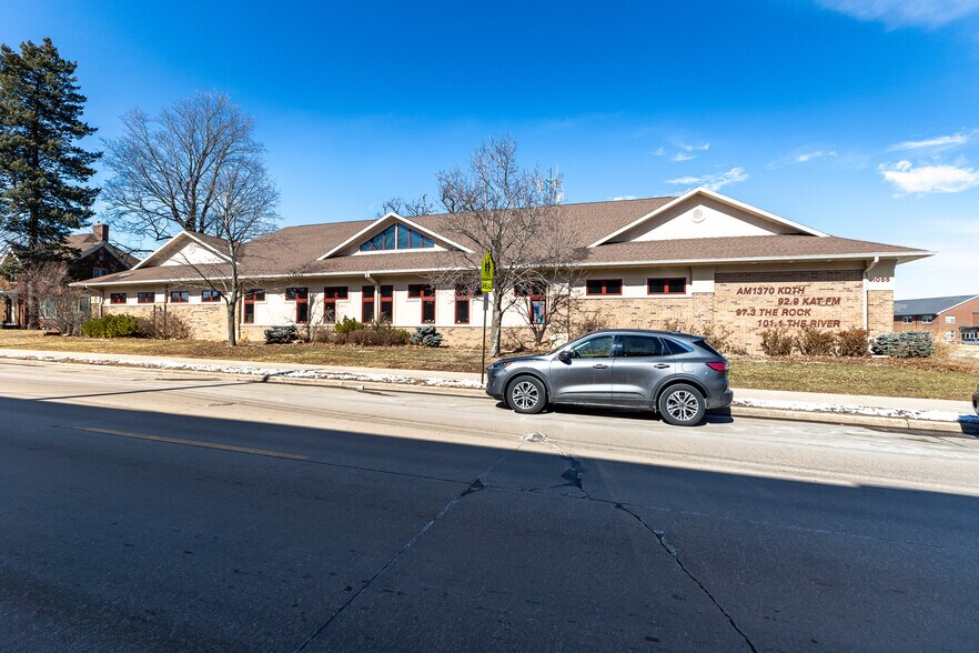 More Photos Of 1055 University Ave, Dubuque Office For Sale