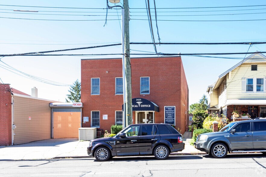 More Photos Of 2425 Eastchester Rd, Bronx Office For Lease