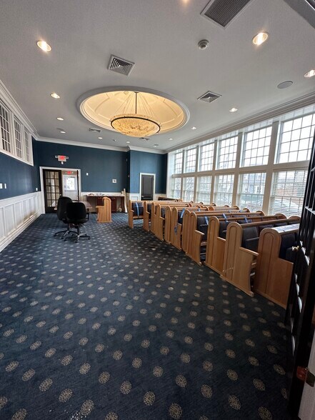 More Photos Of 25 Nassau Ln, Island Park Office For Lease