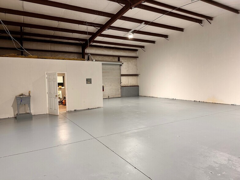 More Photos Of 2164 Platinum Rd, Apopka Light Distribution For Lease