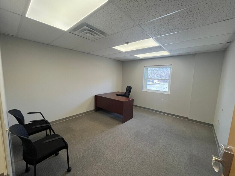 More Photos Of 443 Main St, Biddeford Flex For Lease