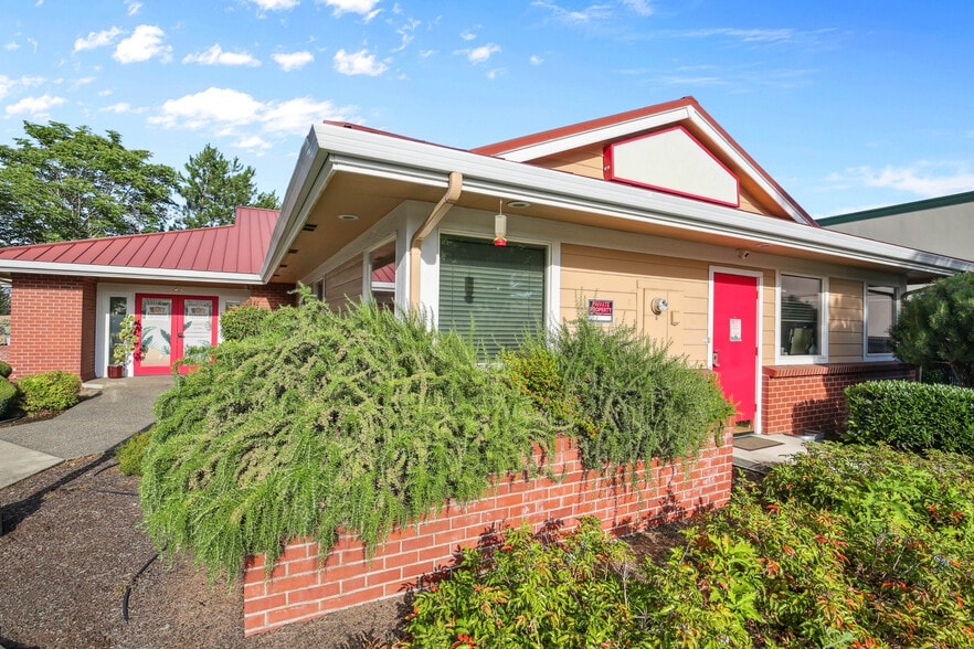 More Photos Of 81 Freeman Ct, Central Point Office For Sale