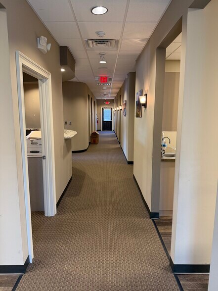 More Photos Of 670 Johnson Ferry Rd, Marietta Medical For Lease