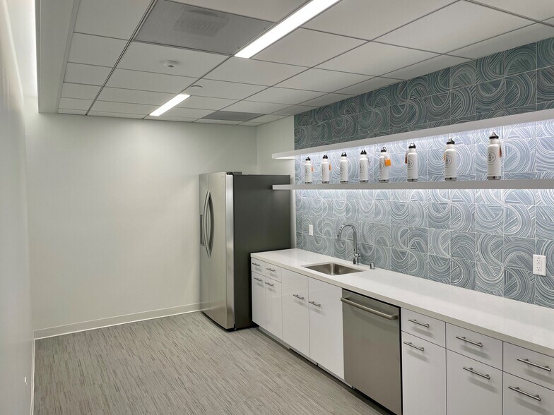 More Photos Of 3 Harbor Dr, Sausalito Medical For Lease