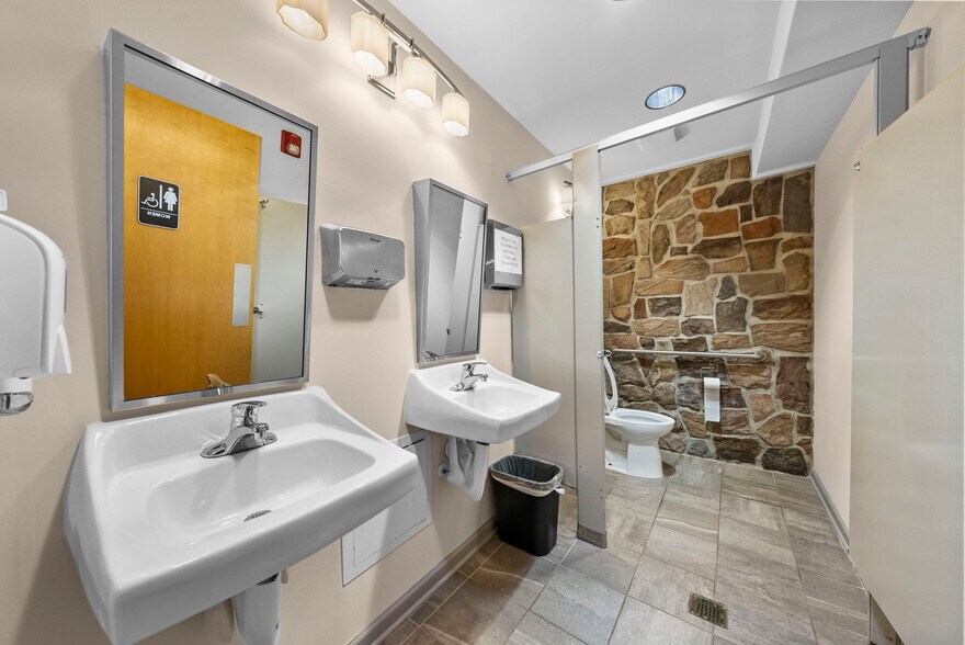 More Photos Of 3 Mapleton Rd, Princeton Office For Sale