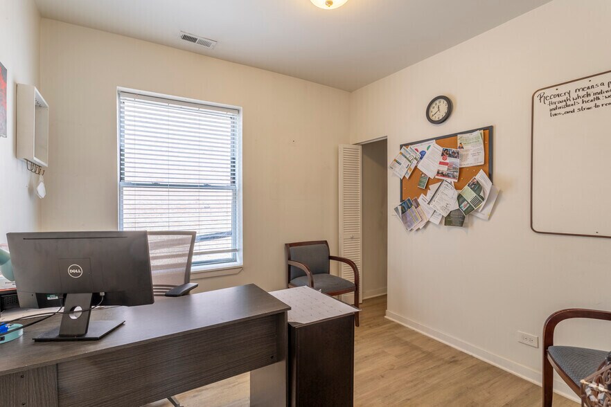 More Photos Of 4952 W Madison St, Chicago Multifamily For Sale