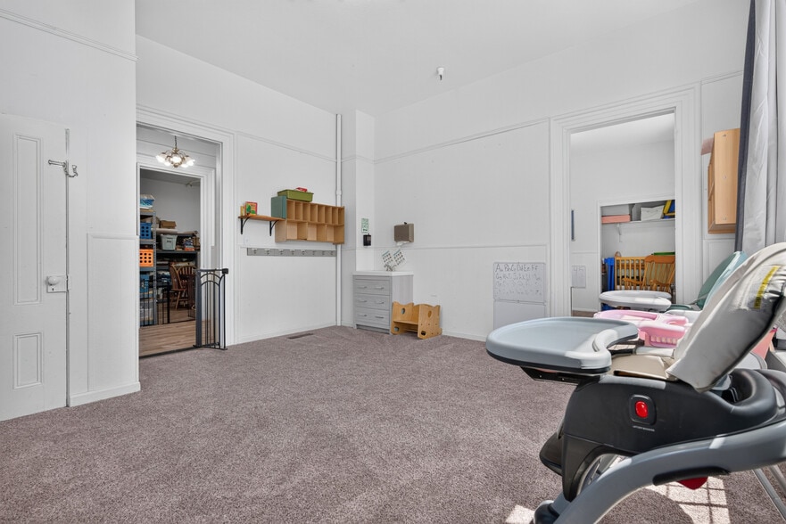 More Photos Of 530 N Cloverdale Blvd, Cloverdale Specialty For Sale