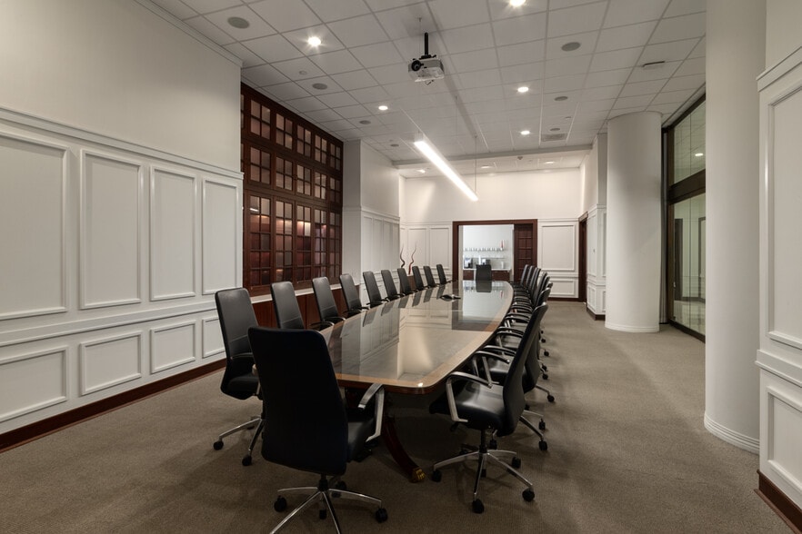 More Photos Of 900 Jackson St, Dallas Office For Lease