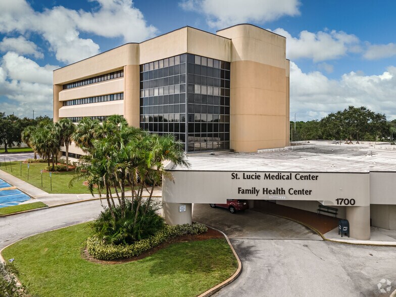 More Photos Of 1700 SE Hillmoor Dr, Port Saint Lucie Medical For Lease