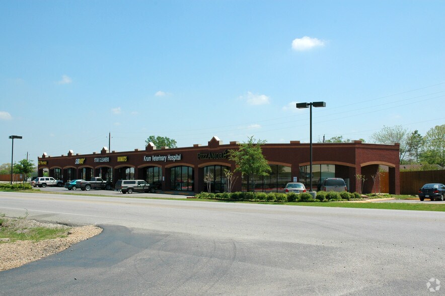 More Photos Of 900 E McCart St, Krum Unknown For Lease